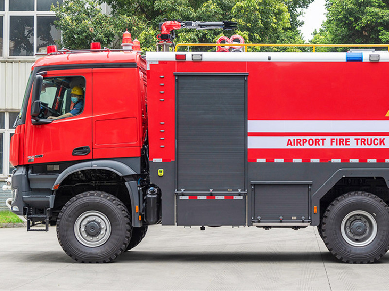 Benz 6x6 offroad ARFF Airport Fire Truck double cabin