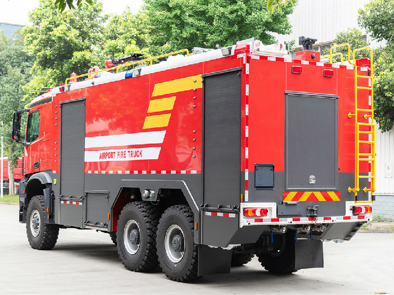 Benz 6x6 offroad ARFF Airport Fire Truck rear view