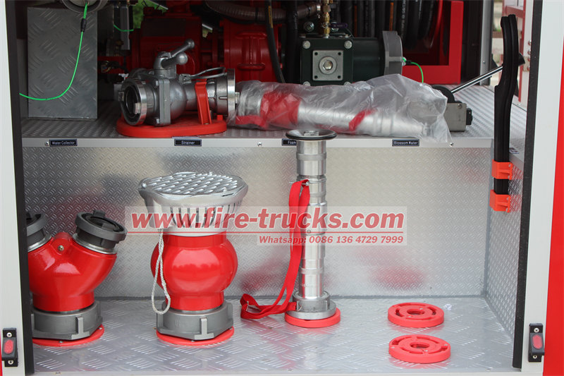 Isuzu fire tank truck pump room