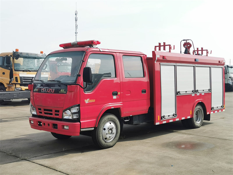 Isuzu NKR 2000L tanker fire truck