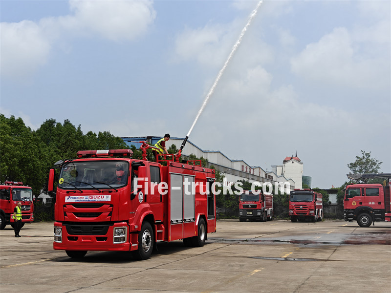 isuzu FVR wate foam fire fighting vehicle