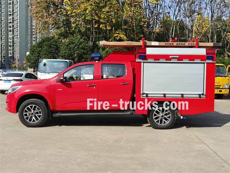 Isuzu 4x4 pickup fire truck