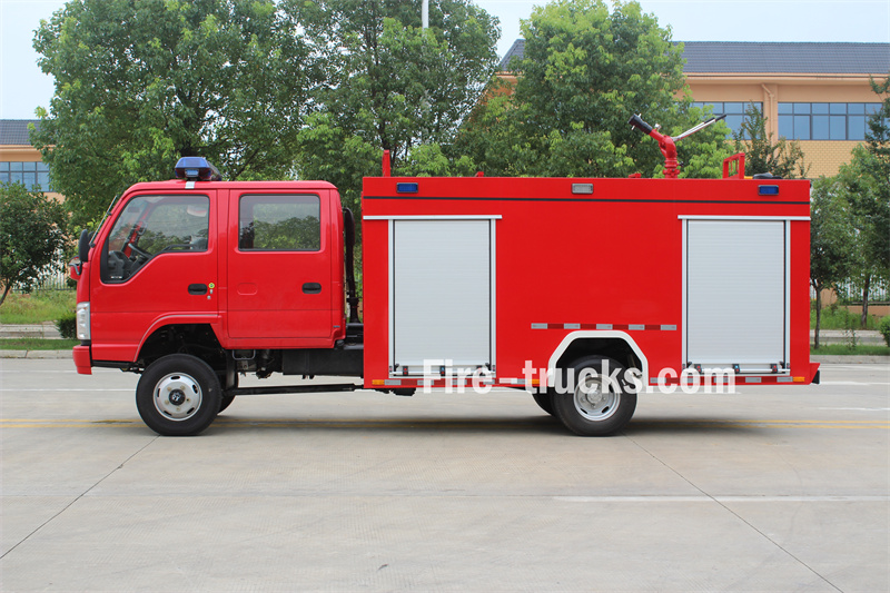 Isuzu NKR 4x4 3000L water fire truck