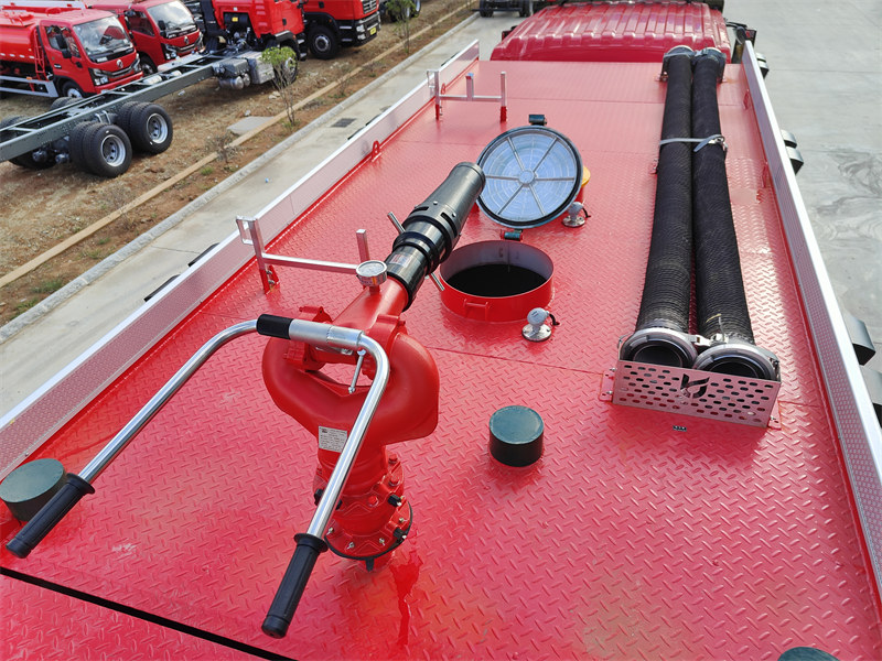 Top mounted with fire cannot and hose