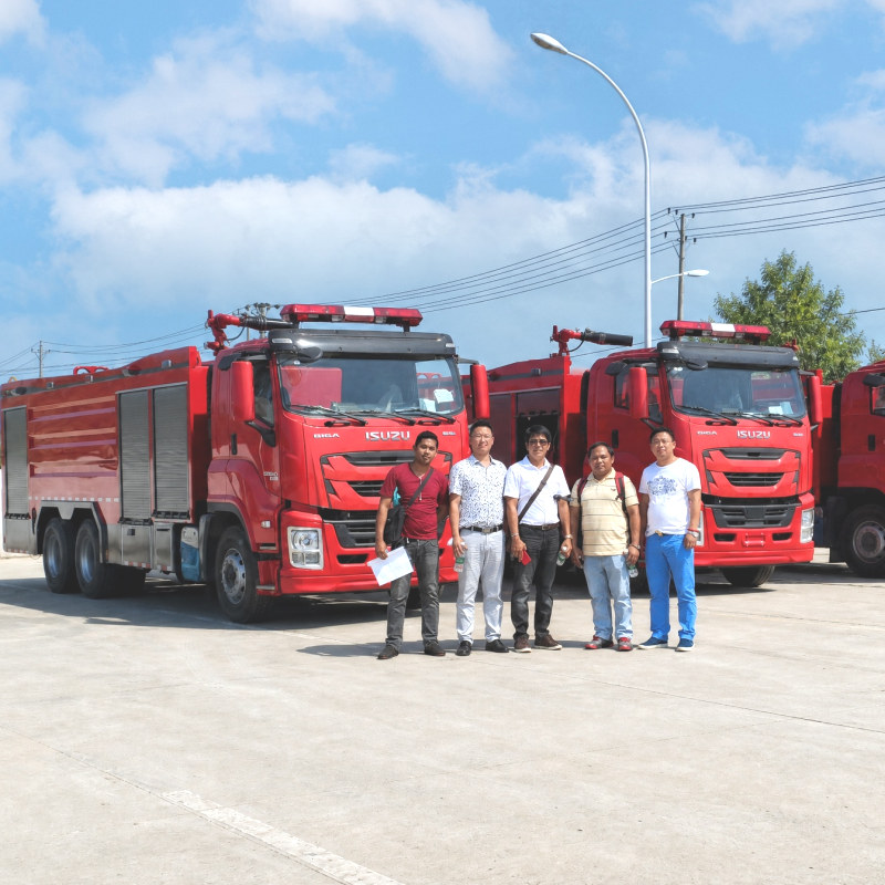 Philippines Customer inpect ISUZU Dry Powder Foam Fire Vehicle