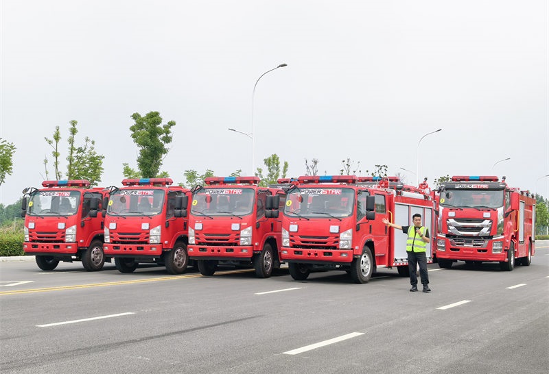 ပထမအသုတ် ISUZU NPR ဖோம் မီးသတ်ကား ၄ စီးသည် Lagos မီးသတ်ဌာနတွင် တာဝန်ထမ်းဆောင်ရန် အသင့်ဖြစ်နေပြီ
